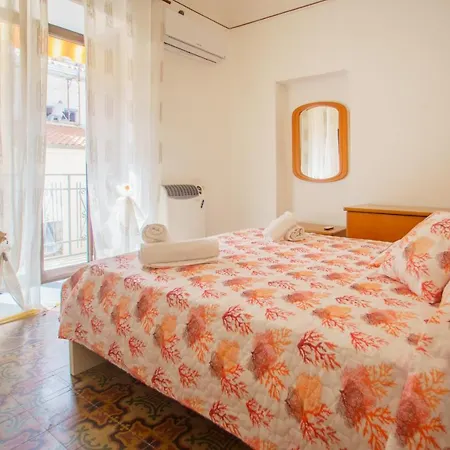 House On The Sea Апартаменти Чефалу