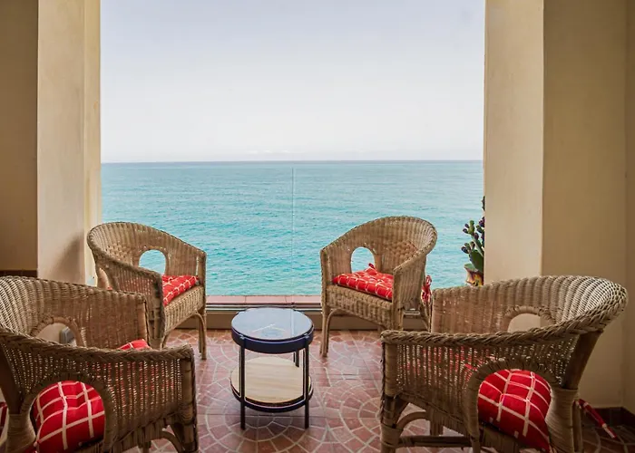 House On The Sea Apartman *